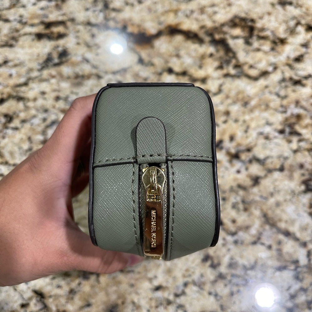 Michael Kors Case - Picture 8 of 9